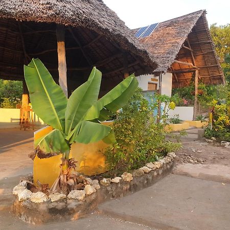 Rasta House Bed and Breakfast Kilindoni Buitenkant foto